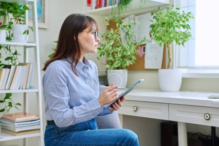 Photo for Portrait of woman mental professional psychologist therapist social worker counselor sitting in office with digital tablet, serious female at work. Psychology psychotherapy therapy help support - Royalty Free Image