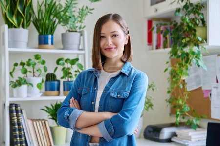 Photo for Portrait of young confident smiling woman in home interior. Beautiful positive 20s female with crossed arms looking at camera. Beauty, youth, happiness, health, lifestyle concept - Royalty Free Image
