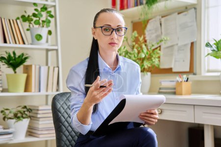 Photo for Portrait of confident female psychologist with clipboard at workplace in office. Professional mental therapist counselor psychologist social worker looking at camera. Health care service, treatment - Royalty Free Image