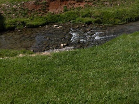 Foto de Johnson City, Tennessee, Estados Unidos 2022-04-20 Un arroyo que fluye. - Imagen libre de derechos