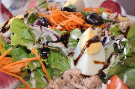Téléchargez les photos : La salade dans l'assiette - en image libre de droit
