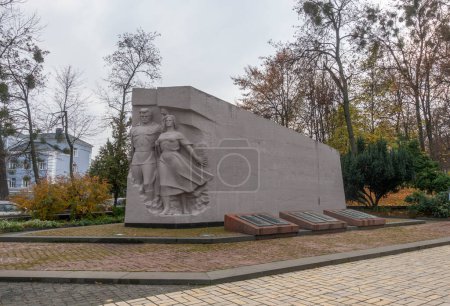 Photo for Kiev, Ukraine. November 8, 2022. Monument to students and teachers of the KPI who died during the war of 1941-45, at the entrance to the park of the Kyiv Polytechnic Institute, opened in 1967 - Royalty Free Image