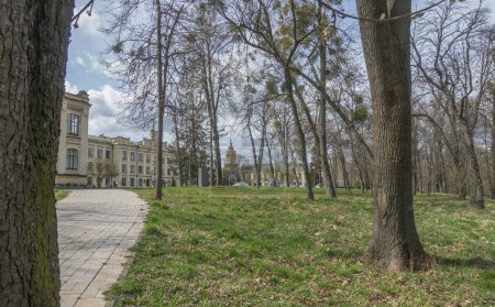 Frühlingstag im Polytechnischen Park von Kiew