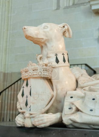 Foto de FRANCIA, NANTES - 12 DE SEPTIEMBRE DE 2017: Tumba de Francisco II, Duque de Bretaña, en la catedral de San Pedro en Nantes, Francia - Imagen libre de derechos