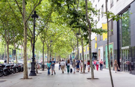 Foto de Barcelona, Spain - July 7, 2017: day view of Avinguda Diagonal street with pedestrians in Les Corts area, in Barcelona, Spain. - Imagen libre de derechos