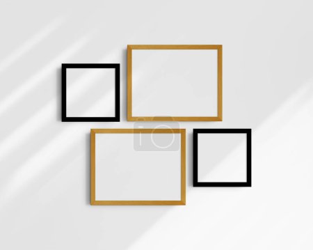 Téléchargez les photos : Ensemble de maquettes murales Galerie, 4 cadres en chêne noir et jaune. Modèle de cadre propre, moderne et minimaliste. Deux cadres horizontaux et deux cadres carrés, 14x11 (14 : 11), 8x8 (1 : 1) pouces, sur un mur blanc avec des ombres. - en image libre de droit