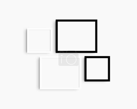 Foto de Conjunto de maquetas de pared Gallery, 4 marcos en blanco y negro. Maqueta de marco limpia, moderna y minimalista. Dos marcos horizontales y dos cuadrados, 14x11 (14: 11), 8x8 (1: 1) pulgadas, en una pared blanca. - Imagen libre de derechos