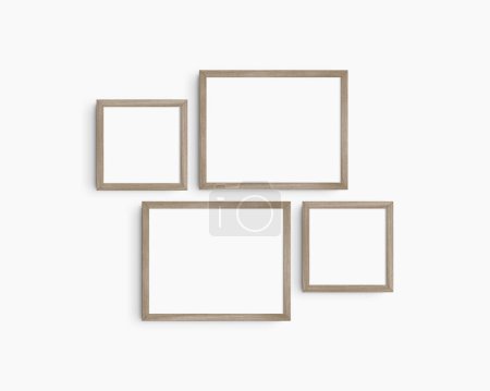 Foto de Conjunto de maquetas de pared Gallery, 4 marcos de madera natural. Maqueta de marco limpia, moderna y minimalista. Dos marcos horizontales y dos cuadrados, 14x11 (14: 11), 8x8 (1: 1) pulgadas, en una pared blanca. - Imagen libre de derechos
