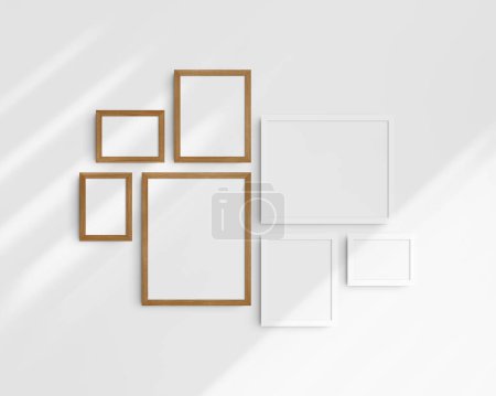 Téléchargez les photos : Set de maquettes murales Galerie, 7 cadres en bois blanc et cerisier. Modèle de cadre propre, moderne et minimaliste. Trois cadres horizontaux, et quatre cadres verticaux, 5x7 (5 : 7), 7x5 (7 : 5), 8x10 (4 : 5), 12x15 (4 : 5), 15x12 (5 : 4) pouces, sur un mur blanc avec des ombres. - en image libre de droit