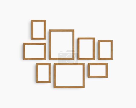 Foto de Conjunto de maquetas de pared Gallery, 8 marcos de madera de cerezo. Maqueta de marco limpia, moderna y minimalista. Cinco marcos verticales, y tres horizontales, 4x6 (2: 3), 6x4 (3: 2), 5x7 (5: 7), 7x5 (7: 5), 8x10 (4: 5), 10x8 (5: 4) pulgadas, en una pared blanca. - Imagen libre de derechos