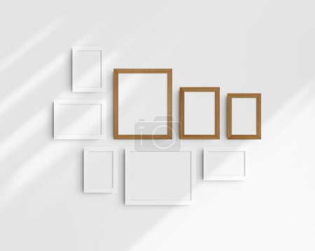Foto de Conjunto de maquetas de pared Gallery, 8 marcos de madera blanca y cerezo. Una maqueta moderna y minimalista. Cinco marcos verticales, y tres horizontales, 4x6 (2: 3), 6x4 (3: 2), 5x7 (5: 7), 7x5 (7: 5), 8x10 (4: 5), 10x8 (5: 4) pulgadas, en una pared blanca con sombras. - Imagen libre de derechos