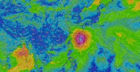 Téléchargez les photos : Dresde, Allemagne 1 août 2023 Carte sur le service web météo Windy montrant une puissante tempête tropicale appelée Khanun approchant la Chine avec un vent fort et de fortes pluies. - en image libre de droit