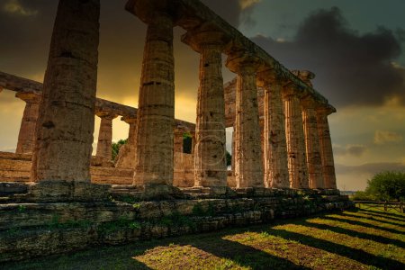 Foto de Temple of Athena in Paestum, Italy. - Imagen libre de derechos