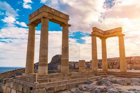 Restliche Säulen des Athena-Lindia-Tempels auf der Akropolis von Lindos.