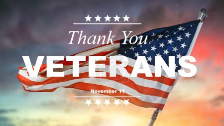 Foto de Feliz Día de los Veteranos. Bandera Americana con el Texto Gracias Veteranos contra el Cielo Fondo. 11 de noviembre. - Imagen libre de derechos