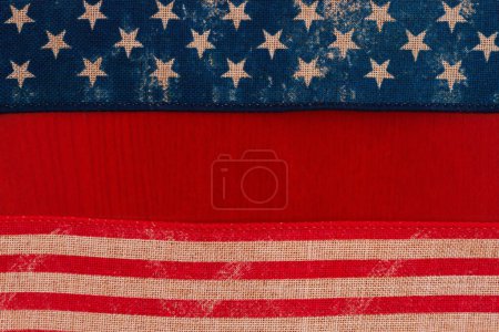 Foto de Frontera de Estados Unidos con estrellas retro de la bandera de Estados Unidos sobre fondo de madera para su mensaje estadounidense o patriótico - Imagen libre de derechos