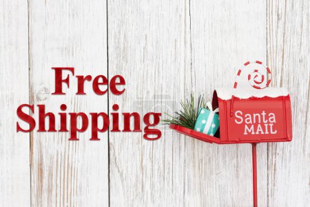 Téléchargez les photos : Message de livraison gratuit avec boîte aux lettres Noël Père Noël sur bois altéré - en image libre de droit