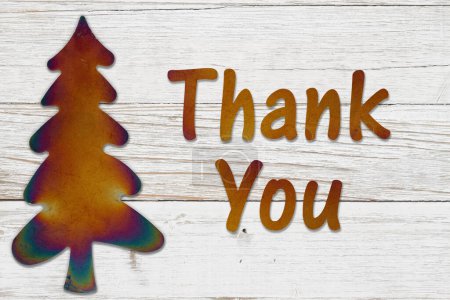 Téléchargez les photos : Message de remerciement avec un sapin de Noël sur bois altéré - en image libre de droit