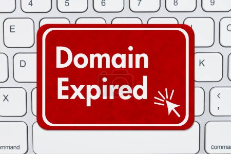 Téléchargez les photos : Domain Expired message on a red sign a computer keyboard - en image libre de droit