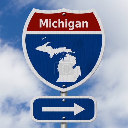 Téléchargez les photos : Road trip au Michigan, Rouge, blanc et bleu panneau routier inter-états avec le mot Michigan et carte du Michigan avec fond de ciel - en image libre de droit
