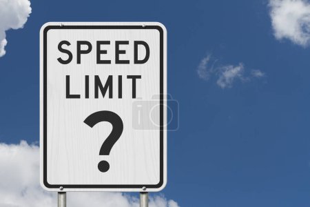 Foto de Mensaje de pregunta de límite de velocidad en la señal de tráfico público con cielo - Imagen libre de derechos