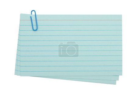 Foto de Pila de tarjetas de índice de papel azul retro con clip de papel aislado en blanco con espacio de copia para su mensaje - Imagen libre de derechos