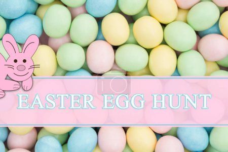 Téléchargez les photos : Invitation à une chasse aux œufs de Pâques, Bonbons aux œufs de Pâques rétro avec texte Chasse aux œufs de Pâques - en image libre de droit