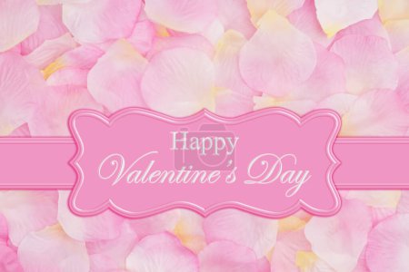 Téléchargez les photos : Joyeuse Saint-Valentin sur pétales roses de fleurs avec ruban et bannière - en image libre de droit