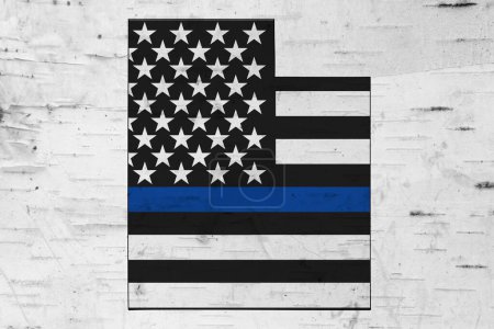 Téléchargez les photos : Drapeau américain mince ligne bleue sur la carte de l'Utah pour votre soutien aux policiers - en image libre de droit