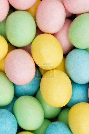 Foto de Pálido huevo de Pascua caramelo fondo - Imagen libre de derechos