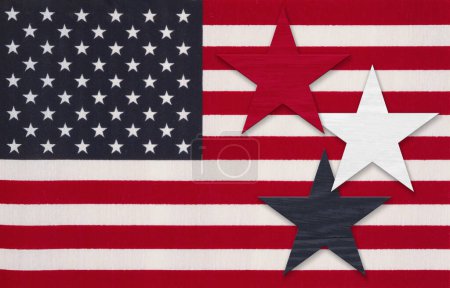  Bandera de Estados Unidos con estrellas y rayas y tres estrellas rojas, blancas y azules con espacio para su mensaje estadounidense o patriótico