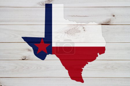 Karte von Texas mit der Staatsflagge auf verwittertem Holz