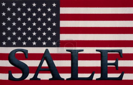 Foto de Mensaje de venta con bandera de Estados Unidos con estrellas y rayas para sus ventas de vacaciones en Estados Unidos - Imagen libre de derechos