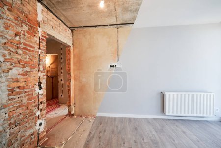 Téléchargez les photos : Comparison of apartment with central heating before and after restoration or refurbishment. Old room with brick walls and new renovated room with parquet floor and heating radiator. - en image libre de droit