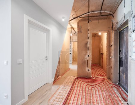 Téléchargez les photos : Comparison of old flat with underfloor heating pipes and new renovated apartment with modern interior design. Hallway with heated floor before and after renovation. - en image libre de droit