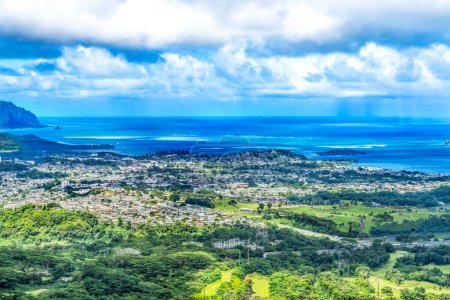 Téléchargez les photos : Kaneohe City Bay Nuuanu Pali Outlook Green Koolau Mountain Range Oahu Hawaii Construit 1958 View Windward Oahu - en image libre de droit