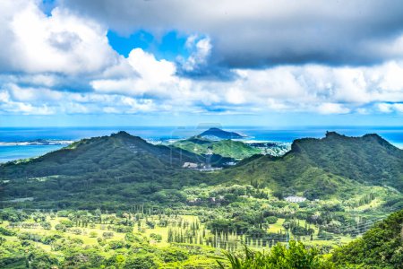 Foto de Colorida ciudad de Kailua Nuuanu Pali Perspectivas Verde Cordillera de Koolau Oahu Hawai Construido 1958 Vista Barlovento Noreste Oahu - Imagen libre de derechos