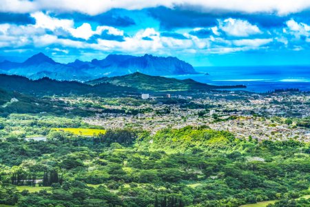 Téléchargez les photos : Kaneohe City Bay Nuuanu Pali Outlook Green Koolau Mountain Range Oahu Hawaii Construit 1958 View Windward Oahu - en image libre de droit