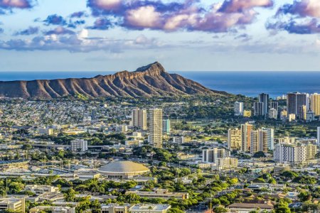 Téléchargez les photos : Coucher de soleil coloré Tantalus Outlook Diamond Head Hôtels à Waikiki Beach Honolulu Hawaii - en image libre de droit