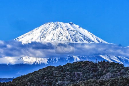 Foto de Colorido nevado Monte Fuji Nube de montaña Hiratsuka Kanwagawa Japón. Última erupción 1707 dC. La montaña más alta de Japón a más de 12.000 pies. El monte Fuji es un símbolo de Japón. - Imagen libre de derechos