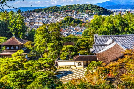 Coloré Kannon Hall Rock Garden Ginkakuji Silver Pavilion Zen Buddhist Temple Park Cityscape Kyoto Japon. Aussi connu sous le nom de Temple Jishoji de la Miséricorde Brillante. Construit en 1460 par Ashikaga Yoshimasa.