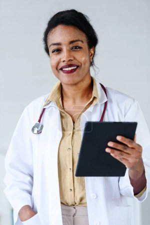 Photo for Portrait of a smiling african american female doctor - Royalty Free Image