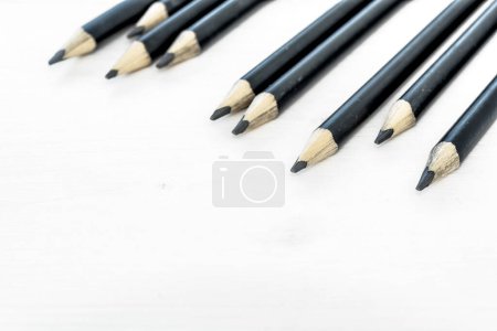 Téléchargez les photos : Crayons sur fond clair - en image libre de droit