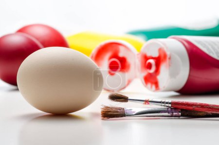 Foto de Huevos de Pascua creativa pintura preparación - Imagen libre de derechos