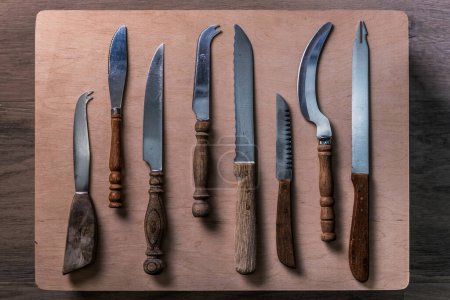 mesa vieja cocina cuchillos selección
