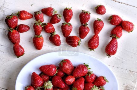 Foto de Fresas rojas maduras frescas, vista de cerca - Imagen libre de derechos