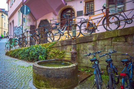 Téléchargez les photos : TUEBINGEN, BADEN-WUERTTEMBERG, ALLEMAGNE - CIRCA MAI 2023 : Paysage urbain de la ville de Tuebingen, Allemagne. - en image libre de droit