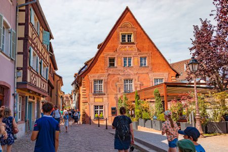 Téléchargez les photos : COLMAR, ALSACE, GRAND EST, FRANCE - CIRCA AOÛT 2023 : La Petite Venise de la ville de Colmar en Alsace, France. - en image libre de droit