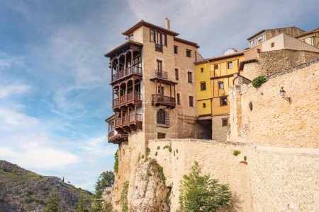 Téléchargez les photos : Casas colgadas - maisons suspendues dans la ville de Cuenca, Castille-La Manche, Espagne - en image libre de droit