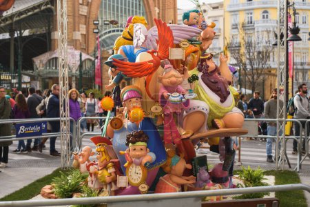 Téléchargez les photos : Valence, Espagne - 17 mars 2024 : Chiffres traditionnels de ninots qui seront brûlés à la fin du festival Fallas de Valence, Espagne - en image libre de droit